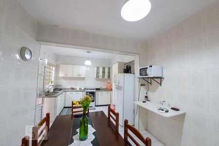 Casa à venda com 203m², 4 quartos e 2 vagas Casa à venda com 203m², 4 quartos e 2 vagasCozinha