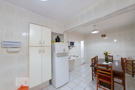 Casa à venda com 203m², 4 quartos e 2 vagas Casa à venda com 203m², 4 quartos e 2 vagasCozinha