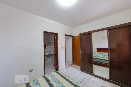 Casa à venda com 203m², 4 quartos e 2 vagas Casa à venda com 203m², 4 quartos e 2 vagasSuite