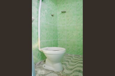 Banheiro de kitnet/studio para alugar com 1 quarto, 30m² em Barreiras, Salvador