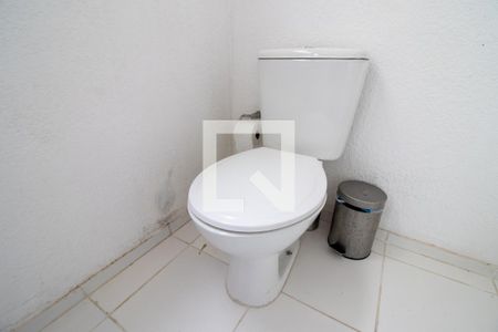 Banheiro de apartamento à venda com 1 quarto, 42m² em Sarandi, Porto Alegre