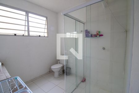 Banheiro de apartamento à venda com 1 quarto, 42m² em Sarandi, Porto Alegre