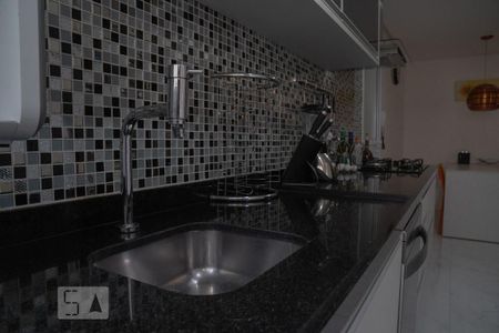 Apartamento à venda com 126m², 3 quartos e 2 vagas Apartamento à venda com 126m², 3 quartos e 2 vagasCozinha