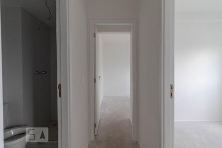 Corredor de apartamento para alugar com 2 quartos, 43m² em Vila Penteado, São Paulo