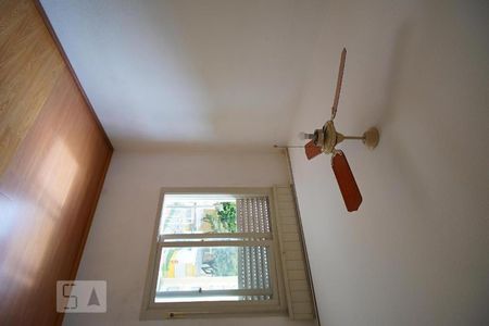 Quarto de apartamento para alugar com 1 quarto, 75m² em Jardim Carvalho, Porto Alegre