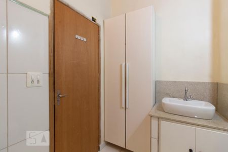 Banheiro de kitnet/studio para alugar com 1 quarto, 32m² em Bela Vista, São Paulo