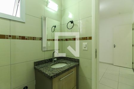 Banheiro da Suíte 1 de casa de condomínio para alugar com 2 quartos, 109m² em Vila Aricanduva, São Paulo