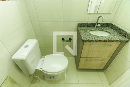 Banheiro da Suíte 1 de casa de condomínio para alugar com 2 quartos, 109m² em Vila Aricanduva, São Paulo