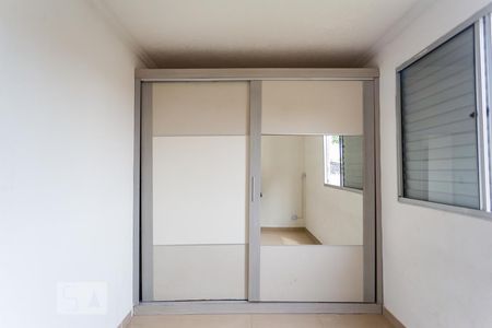 Quarto de apartamento à venda com 2 quartos, 42m² em São Pedro, Osasco