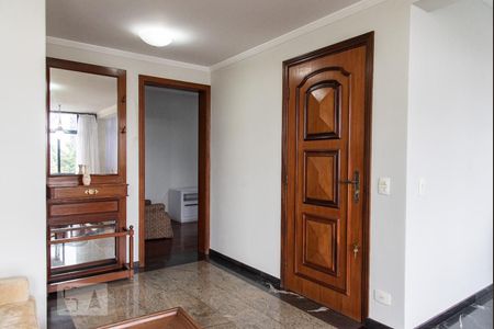 Hall de entrada de apartamento para alugar com 4 quartos, 200m² em Bosque da Saúde, São Paulo