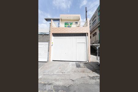 Casa à venda com 80m², 4 quartos e 1 vaga Casa à venda com 80m², 4 quartos e 1 vagaFachada