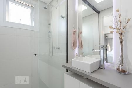 Banheiro da Suíte de apartamento para alugar com 2 quartos, 60m² em Jardim Itu, Porto Alegre
