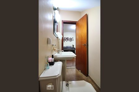 Lavabo da Sala  de casa à venda com 3 quartos, 300m² em Centro, Diadema