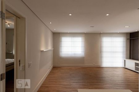 Sala de apartamento para alugar com 2 quartos, 75m² em Vila Olímpia, São Paulo