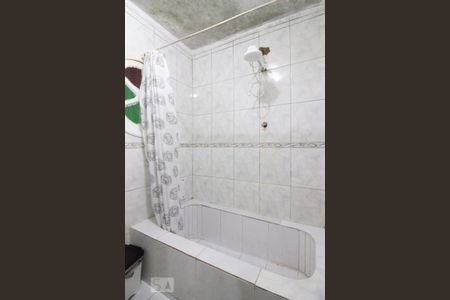 Detalhe banheiro de casa à venda com 3 quartos, 120m² em Vila Itapegica, Guarulhos
