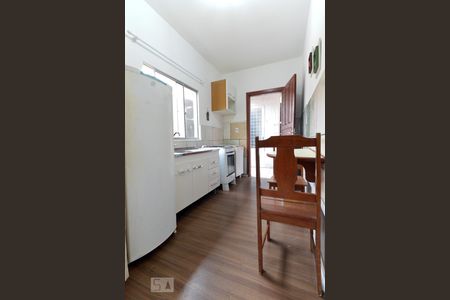 Cozinha de kitnet/studio para alugar com 1 quarto, 30m² em Serraria, São José