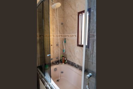 Casa à venda com 170m², 3 quartos e 3 vagas Casa à venda com 170m², 3 quartos e 3 vagasBanheiro da Suíte