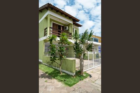 Casa à venda com 170m², 3 quartos e 3 vagas Casa à venda com 170m², 3 quartos e 3 vagasFachada