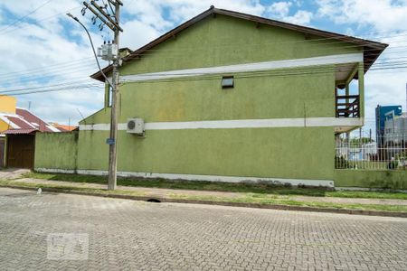 Casa à venda com 170m², 3 quartos e 3 vagas Casa à venda com 170m², 3 quartos e 3 vagasFachada