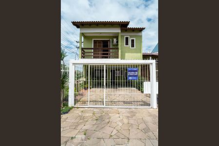 Casa à venda com 170m², 3 quartos e 3 vagas Casa à venda com 170m², 3 quartos e 3 vagasFachada