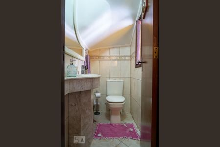 Casa à venda com 170m², 3 quartos e 3 vagas Casa à venda com 170m², 3 quartos e 3 vagasLavabo