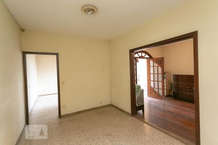 Sala de casa à venda com 3 quartos, 150m² em Santa Efigênia, Belo Horizonte