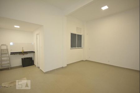 Sala/Quarto de kitnet/studio para alugar com 1 quarto, 30m² em Centro, Rio de Janeiro