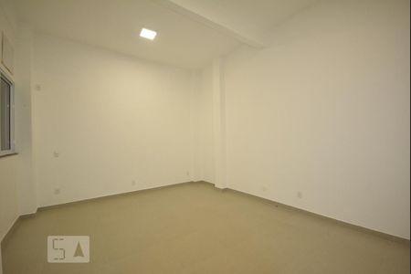 Sala/Quarto de kitnet/studio para alugar com 1 quarto, 30m² em Centro, Rio de Janeiro