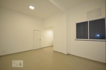 Sala/Quarto de kitnet/studio para alugar com 1 quarto, 30m² em Centro, Rio de Janeiro