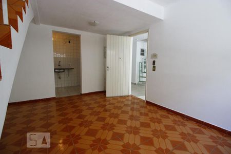 Sala de casa de condomínio para alugar com 2 quartos, 100m² em Itaquera, São Paulo