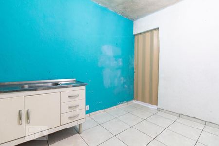 Cozinha de casa para alugar com 1 quarto, 40m² em Vila Carmosina, São Paulo