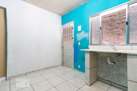 Cozinha de casa para alugar com 1 quarto, 40m² em Vila Carmosina, São Paulo