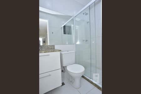 Banheiro de apartamento para alugar com 1 quarto, 34m² em Taquara, Rio de Janeiro