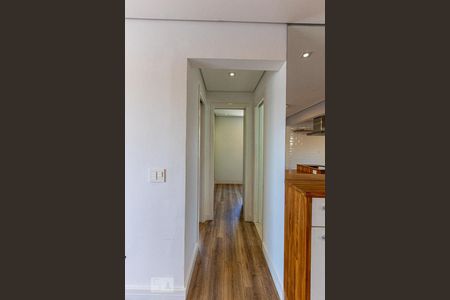 Corredor Sala para os Quartos e Banheiro de apartamento para alugar com 2 quartos, 55m² em Jardim Sabiá, Cotia