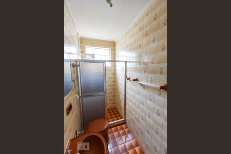 Banheiro de apartamento à venda com 1 quarto, 42m² em Menino Deus, Porto Alegre