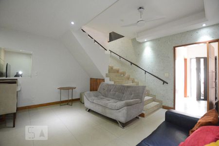 Sala de casa à venda com 3 quartos, 250m² em Irajá, Rio de Janeiro