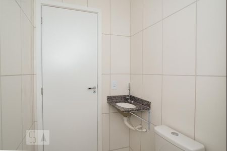 Banheiro de apartamento à venda com 2 quartos, 45m² em Piratininga (venda Nova), Belo Horizonte