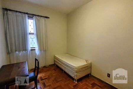 Quarto de casa à venda com 8 quartos, 580m² em Santo Antônio, Belo Horizonte