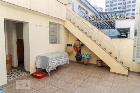 Casa à venda com 221m², 3 quartos e 3 vagas Casa à venda com 221m², 3 quartos e 3 vagasQuintal