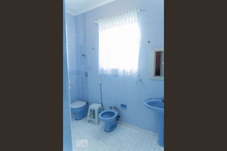 Casa à venda com 221m², 3 quartos e 3 vagas Casa à venda com 221m², 3 quartos e 3 vagasBanheiro 1