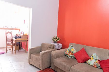 Casa à venda com 221m², 3 quartos e 3 vagas Casa à venda com 221m², 3 quartos e 3 vagasSala de TV
