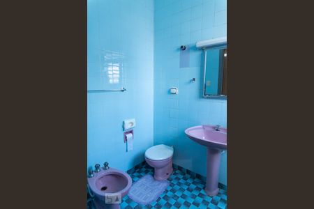 Casa à venda com 221m², 3 quartos e 3 vagas Casa à venda com 221m², 3 quartos e 3 vagasBanheiro da Suíte
