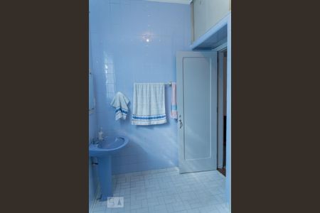 Casa à venda com 221m², 3 quartos e 3 vagas Casa à venda com 221m², 3 quartos e 3 vagasBanheiro 1