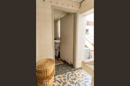 Casa à venda com 221m², 3 quartos e 3 vagas Casa à venda com 221m², 3 quartos e 3 vagasLavanderia