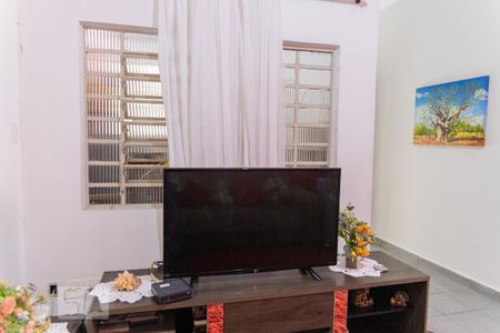 Casa à venda com 221m², 3 quartos e 3 vagas Casa à venda com 221m², 3 quartos e 3 vagasSala de TV