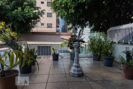 Casa à venda com 221m², 3 quartos e 3 vagas Casa à venda com 221m², 3 quartos e 3 vagasQuintal