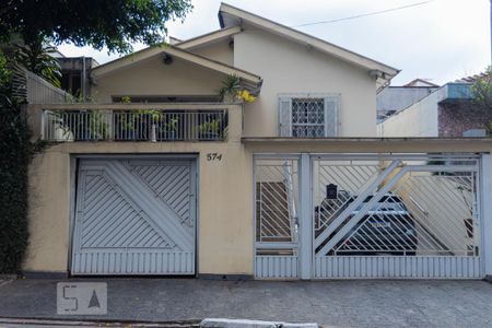 Casa à venda com 221m², 3 quartos e 3 vagas Casa à venda com 221m², 3 quartos e 3 vagasFachada