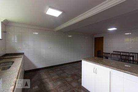 Casa de condomínio para alugar com 480m², 5 quartos e 3 vagas Casa de condomínio para alugar com 480m², 5 quartos e 3 vagasSala de almoço e Cozinha