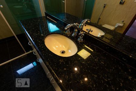 Casa de condomínio para alugar com 480m², 5 quartos e 3 vagas Casa de condomínio para alugar com 480m², 5 quartos e 3 vagasBanheiro - Suite 5