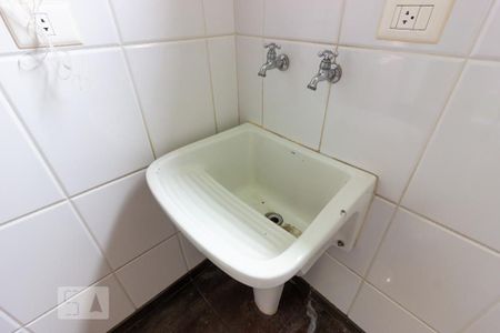 Casa de condomínio para alugar com 480m², 5 quartos e 3 vagas Casa de condomínio para alugar com 480m², 5 quartos e 3 vagasLavanderia